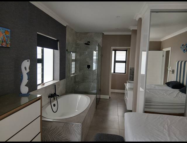 4 BEDROOM HOUSE TO LET IN HARTENBOS CENTRAL